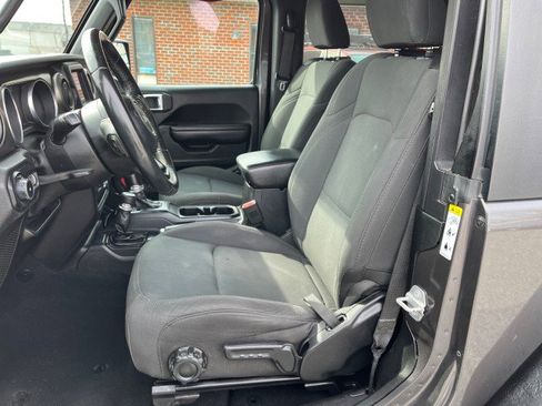 Used 2018 Jeep Wrangler Sport image 12