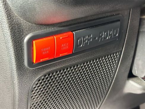 Used 2018 Jeep Wrangler Unlimited Rubicon w/ Connectivity Group AWD/4WD image 10
