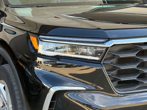 Certified 2023 Honda Pilot LX image 4