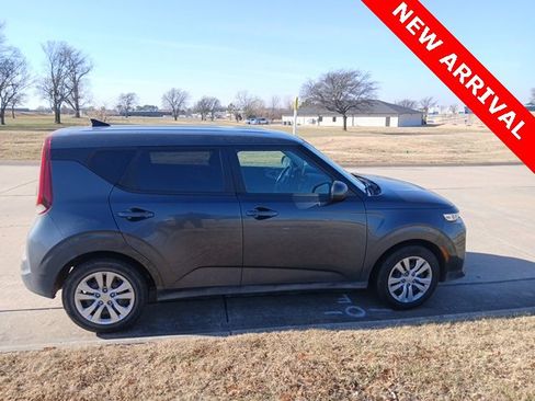 Used 2020 Kia Soul LX image 2
