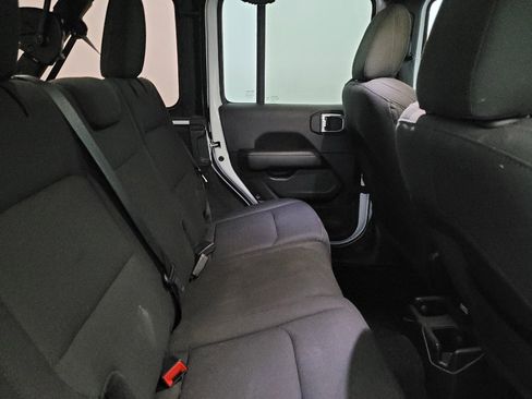 Used 2020 Jeep Wrangler Unlimited Sahara AWD/4WD image 19