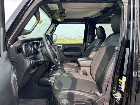 Used 2023 Jeep Gladiator Sport image 14