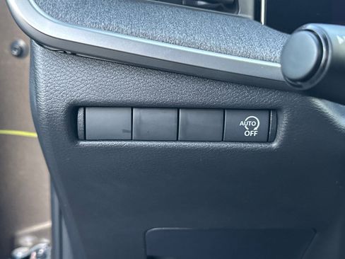 Certified 2025 Nissan Kicks SV image 31