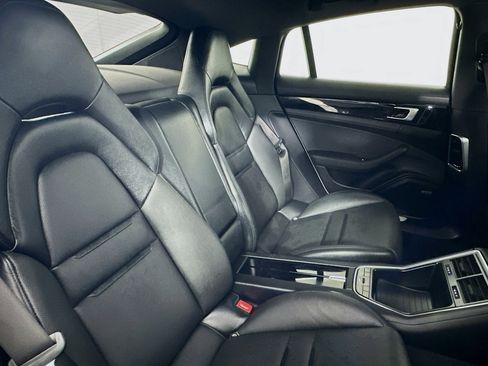 Used 2018 Porsche Panamera 4 image 27