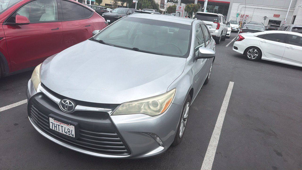 Used 2015 Toyota Camry LE FWD image 1