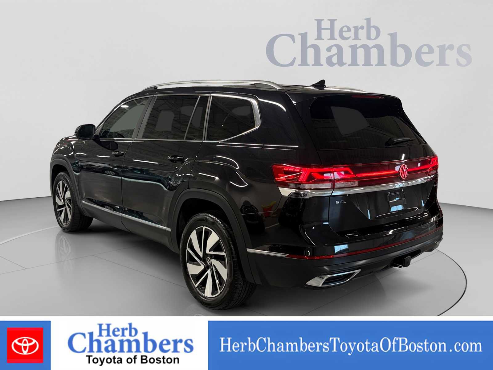 Used 2025 Volkswagen Atlas SEL AWD/4WD image 3