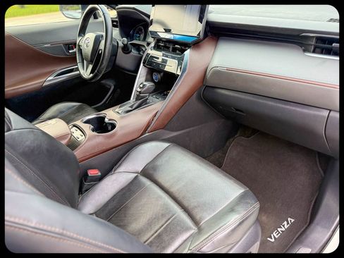 Used 2021 Toyota Venza Limited w/ Advanced Technology Package AWD/4WD image 11