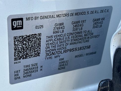 Used 2025 Chevrolet Equinox EV LT w/ Convenience Package image 52