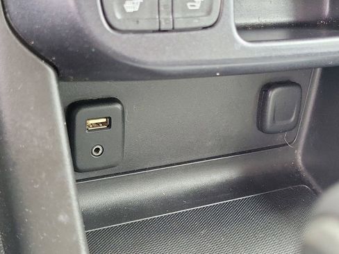 Used 2015 Chevrolet Colorado LT w/ Luxury Package image 11