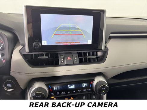 Used 2025 Toyota RAV4 XLE Premium image 5