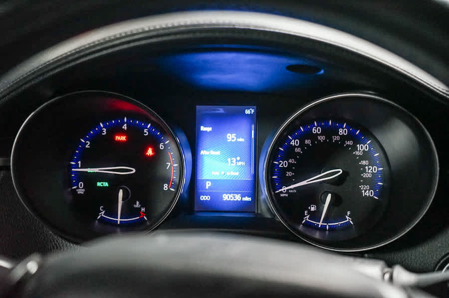 Used 2018 Toyota C-HR XLE FWD image 24