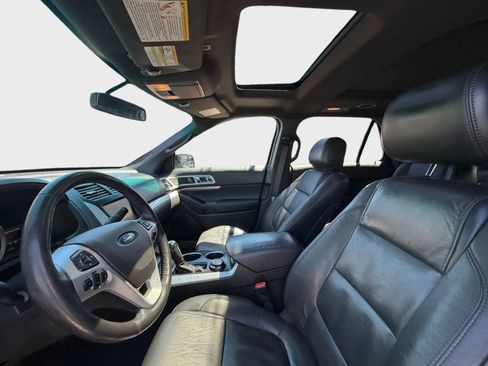 Used 2014 Ford Explorer XLT w/ Equipment Group 202A AWD/4WD image 12