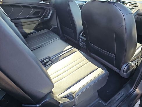 Used 2022 Volkswagen Tiguan SE image 14