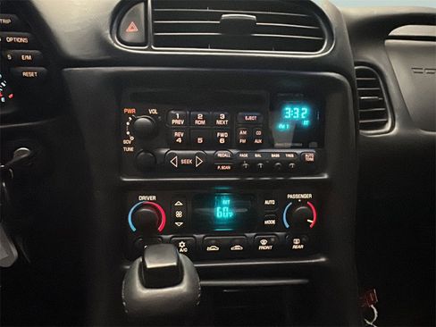 Used 2002 Chevrolet Corvette Coupe w/ Preferred Equipment Group2 image 14