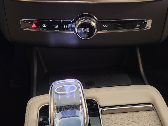 New 2026 Volvo XC90 T8 Plus w/ Protection Package Premier AWD/4WD image 19