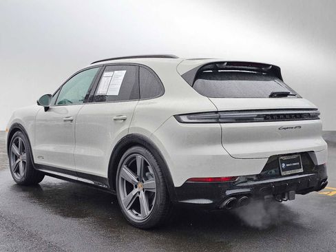 Used 2025 Porsche Cayenne GTS AWD/4WD image 5