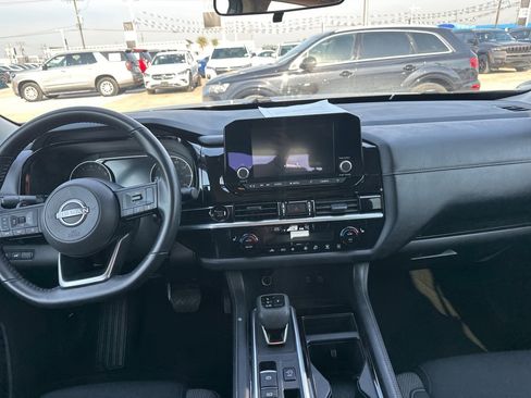Used 2025 Nissan Pathfinder SV FWD image 9