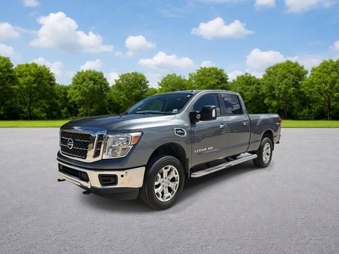 Used 2018 Nissan Titan SV w/ SV Convenience Package AWD/4WD image 3