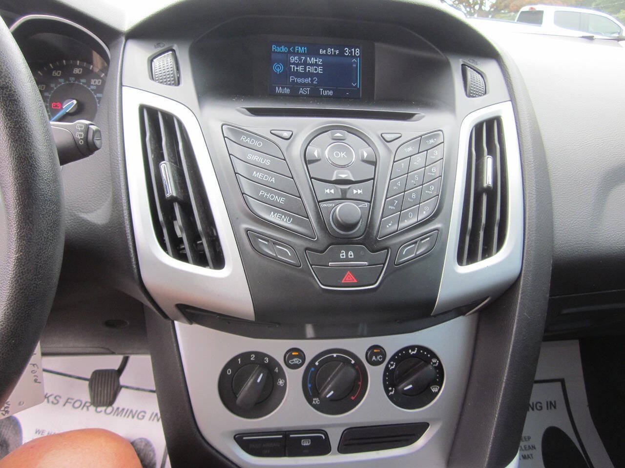 Used 2014 Ford Focus SE w/ Equipment Group 201A FWD image 13