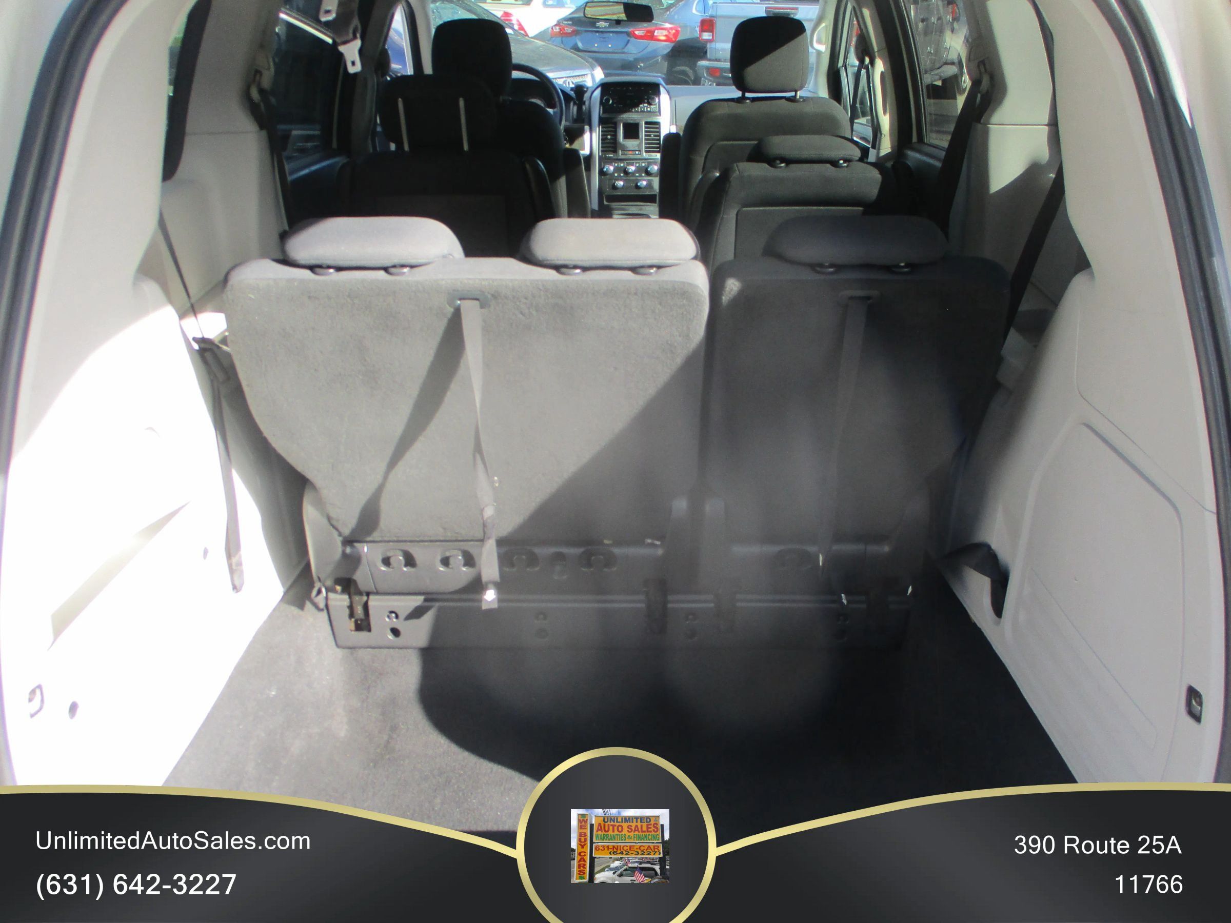 Used 2010 Dodge Grand Caravan SXT FWD image 11