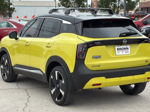 Used 2025 Nissan Kicks SR FWD image 4