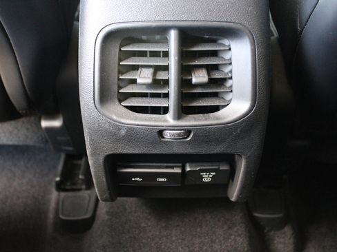 Used 2019 Jeep Cherokee Limited w/ Luxury Group image 30