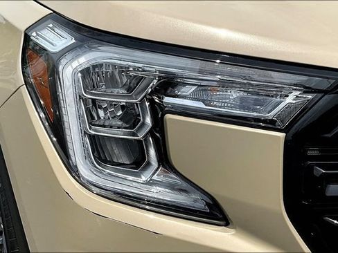 Used 2023 GMC Terrain SLE w/ Driver Convenience Package FWD image 31