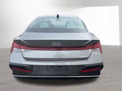 Used 2024 Hyundai Elantra Limited image 8