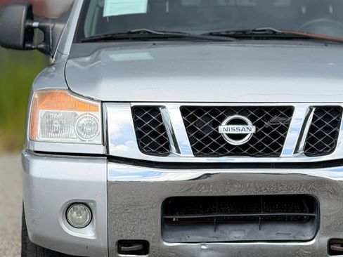 Used 2011 Nissan Titan SV w/ SV Premium Utility Pkg AWD/4WD image 11
