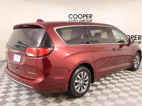 Used 2020 Chrysler Pacifica Touring image 21