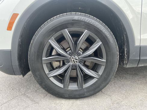 Used 2023 Volkswagen Tiguan SE AWD/4WD image 16