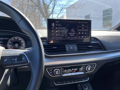 Used 2024 Audi Q5 2.0T Prestige w/ Prestige Package image 32