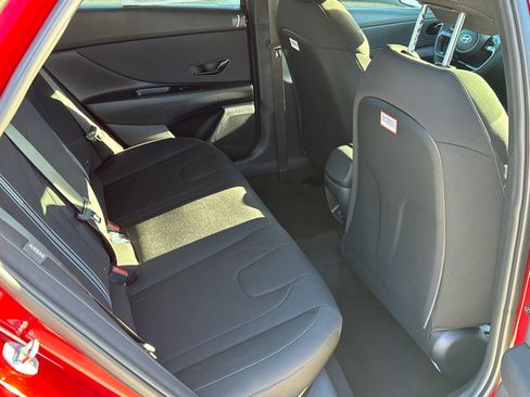 Used 2025 Hyundai Elantra Sport FWD image 15