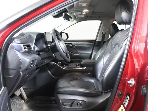 Used 2022 Toyota Highlander Platinum AWD/4WD image 3