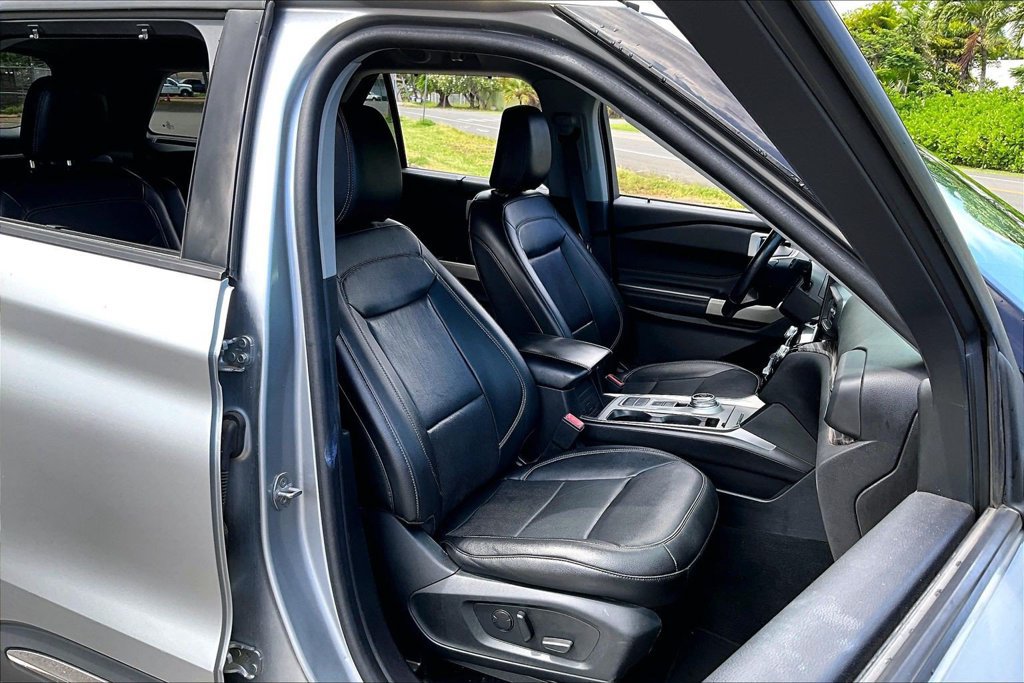 Used 2022 Ford Explorer Limited w/ Equipment Group 301A RWD image 7
