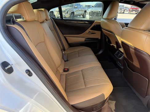 Used 2021 Lexus ES 300h Ultra Luxury w/ Accessory Package 2 image 31