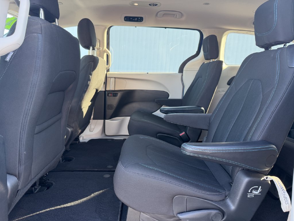 Used 2021 Chrysler Pacifica Touring AWD/4WD image 35