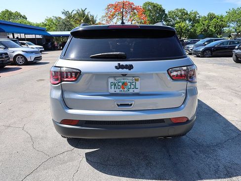 Used 2021 Jeep Compass Latitude FWD image 9