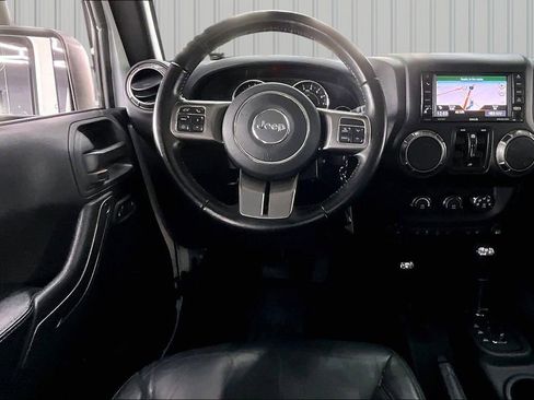 Used 2018 Jeep Wrangler Unlimited Sahara AWD/4WD image 9