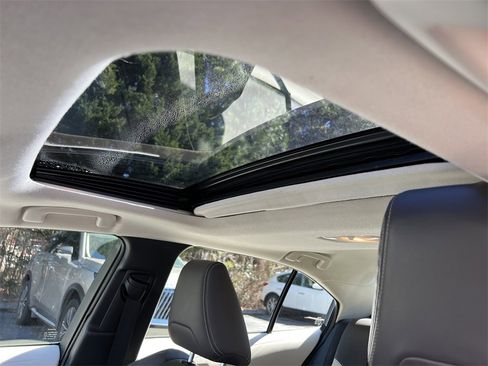 Used 2021 Toyota Corolla XLE image 27