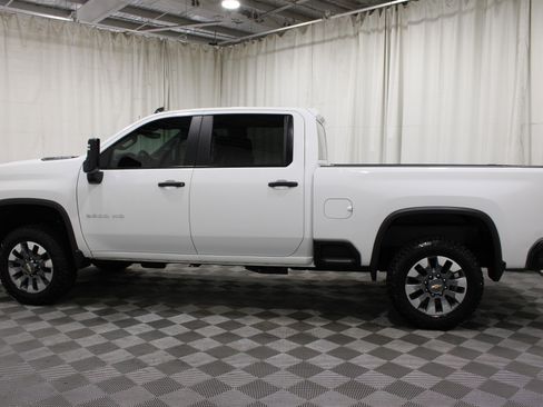 Used 2024 Chevrolet Silverado 2500 Custom RWD image 30