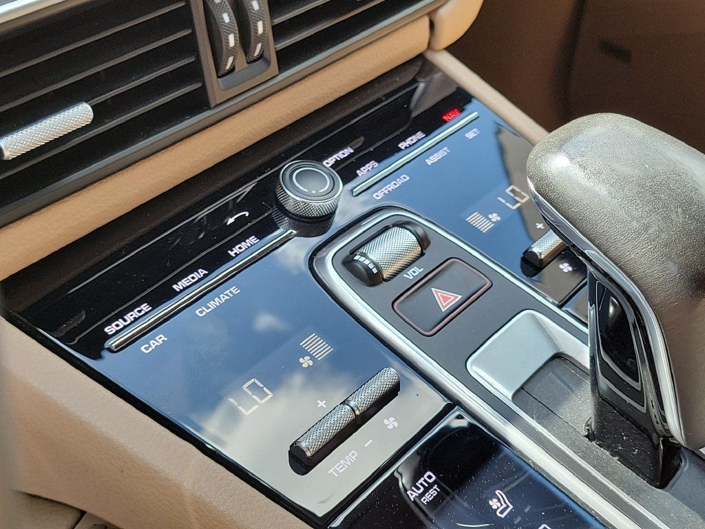 Certified 2019 Porsche Cayenne AWD/4WD image 32