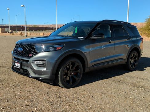 Used 2022 Ford Explorer ST w/ Equipment Group 401A image 7