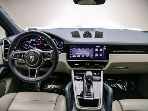Certified 2023 Porsche Cayenne AWD/4WD image 16