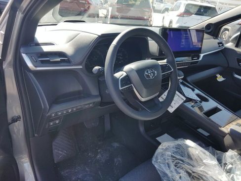 New 2026 Toyota Sienna Platinum image 7