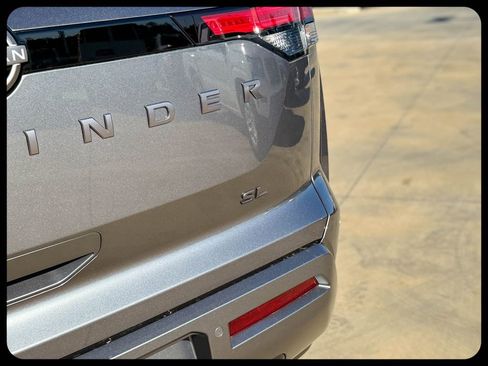 New 2026 Nissan Pathfinder SL FWD image 9