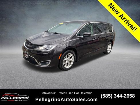 Used 2017 Chrysler Pacifica Touring Plus w/ Tire & Wheel Group image 1