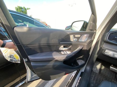 Used 2025 Mercedes-Benz GLS 450 4MATIC image 9