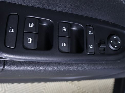 Used 2020 Hyundai Venue SE image 26