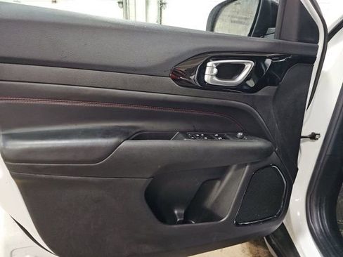 Used 2025 Jeep Compass Trailhawk image 22